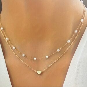 Elegant Gold and Pearl Necklace